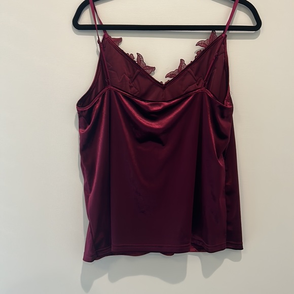 Listicle Velvet Cami Tank. Size L - Picture 3 of 4
